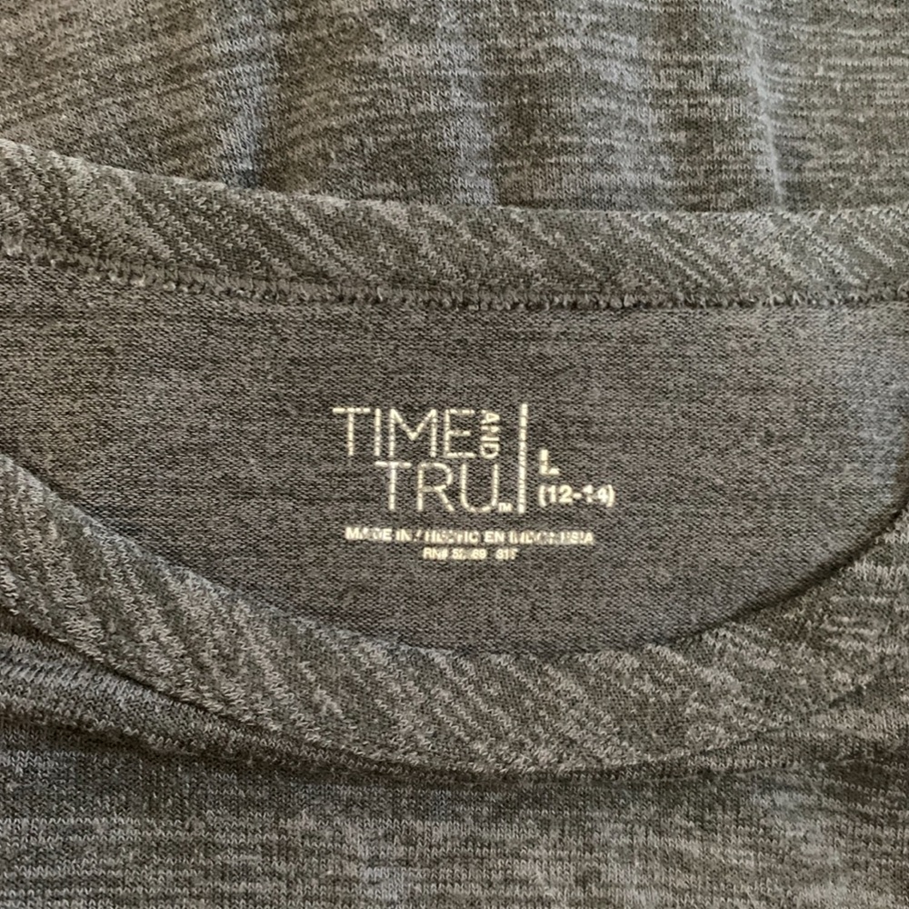 Time and Tru Gray Long Sleeve Relaxed Fit‎ Shirt Tail Hem Top, size large - Picture 3 of 6